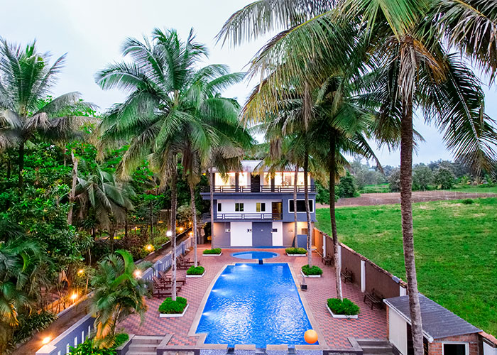 Poolside dining